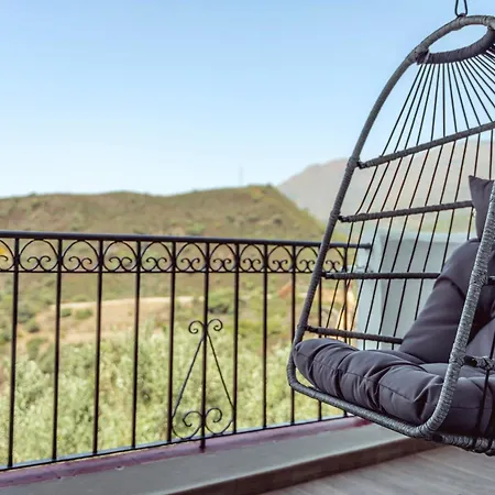 شقة Bella Luna - Sea & Mountains Views إِستيبونا